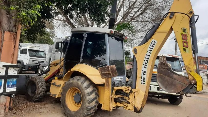 Retroescavadeira New Holland B90B ano 2011, 4x4, cabinada com ar condicionado - Foto 3