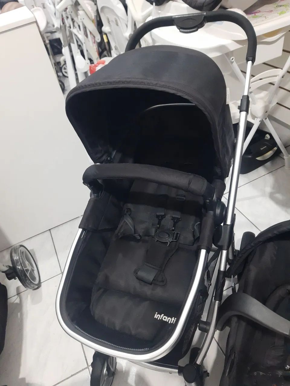 Carrinho de bebê Infanti epic novinho  R$:1.199 em até 10 vezes sem juros no cartão  - Foto 3