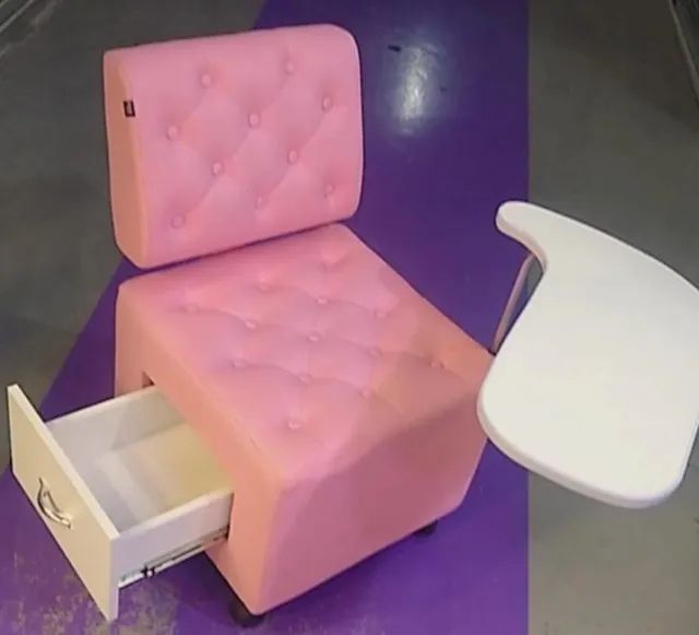 Cadeira de manicure com Gaveta seminova, pouco uso