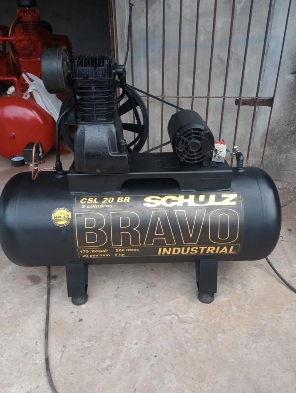 Compressor de Ar Schulz Bravo Industrial CSL 20 BR