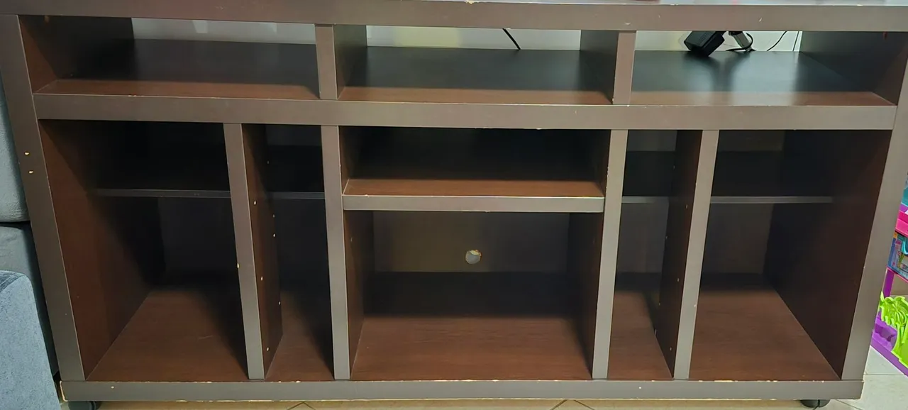 Rack de TV com nichos e prateleiras