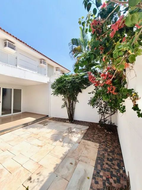 Casa no condomínio Green Valley com 3 quartos, lazer completo e fácil acesso na Av. JK