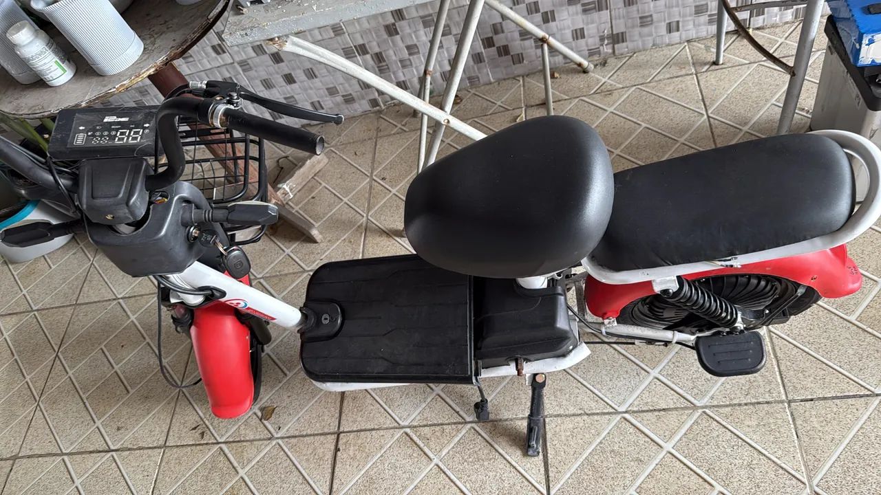 Electric motorcycle64167758532226125