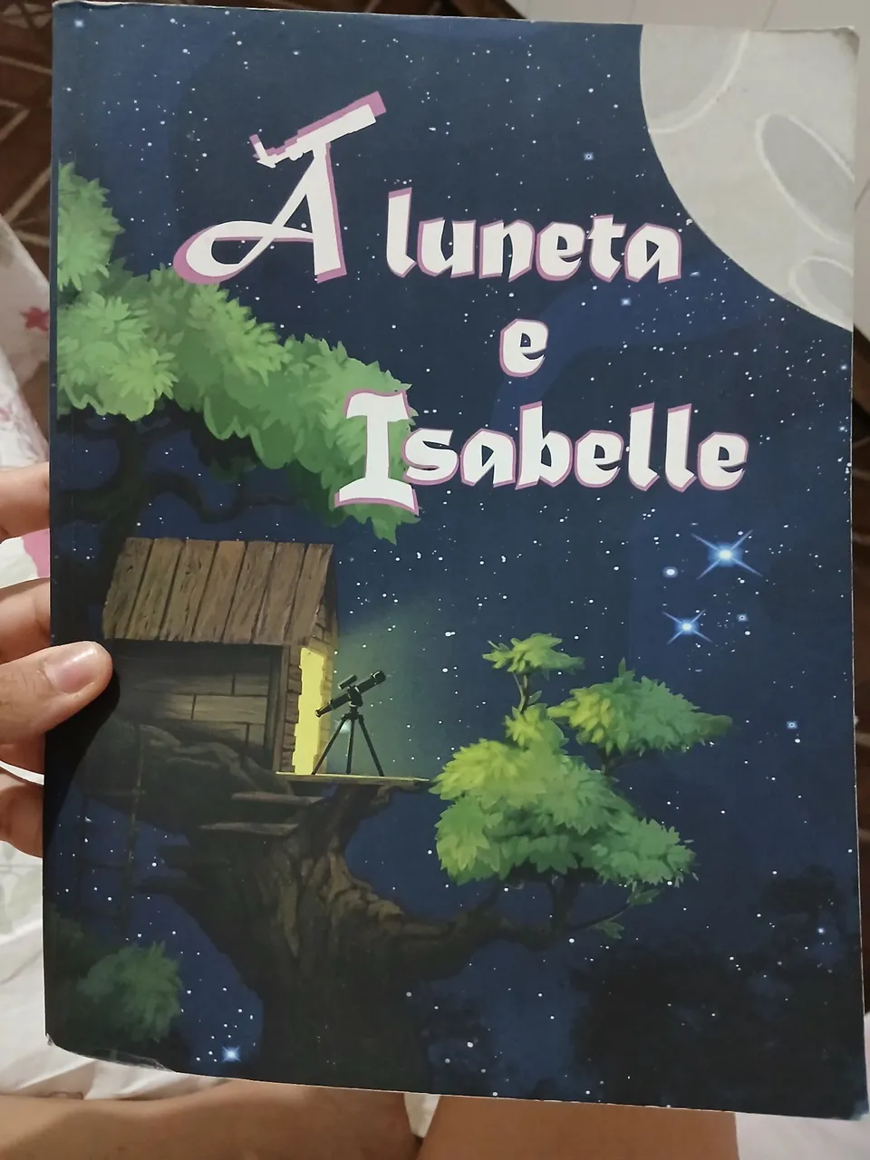Livro infantil 'A Luneta e Isabelle'