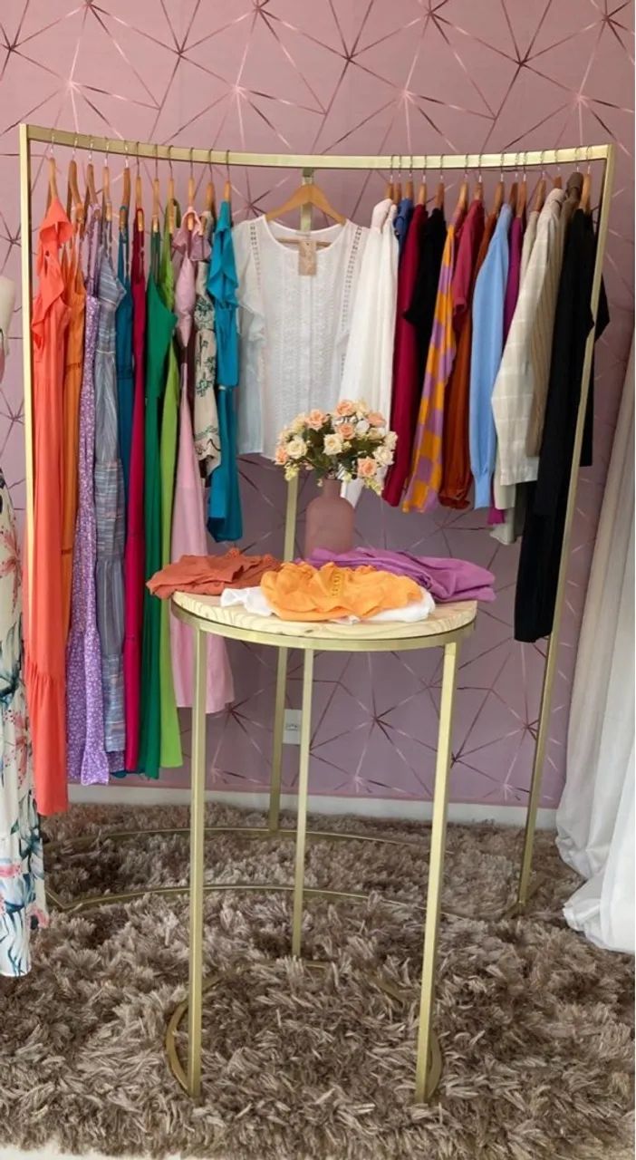 Arara retrô contemporânea + mesa meia-lua exclusiva - design autoral