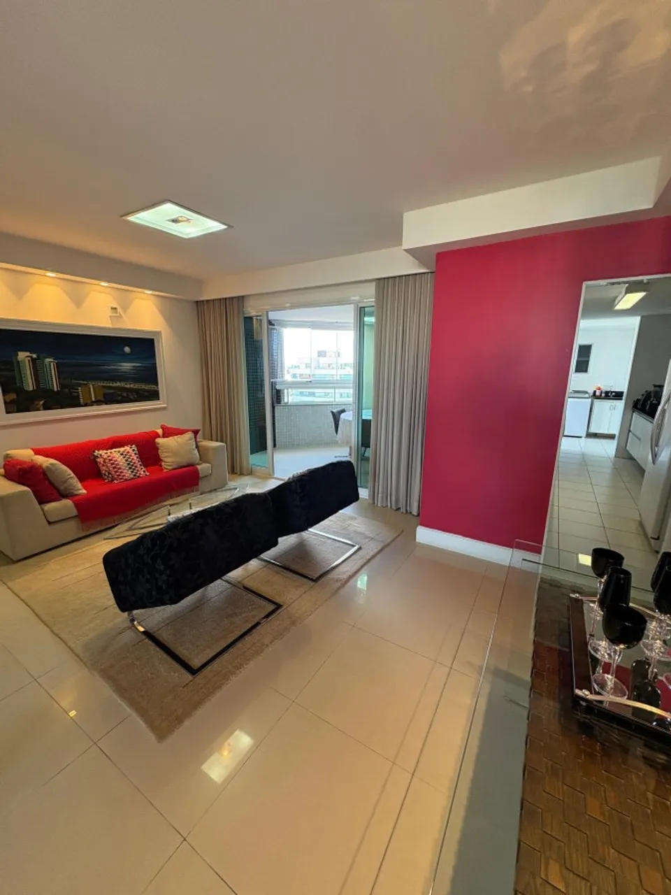 Alugo apartamento, 205m², 4/4, varandas, 4 vagas. Patamares.
