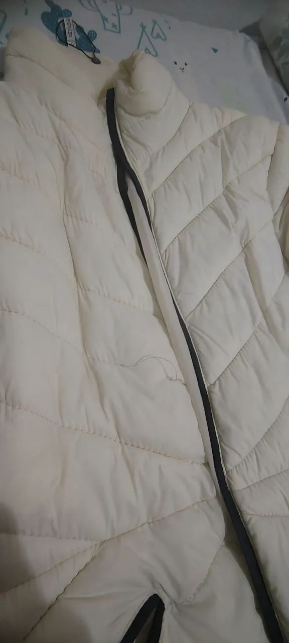 Jaqueta puffer branca feminina - Foto 3