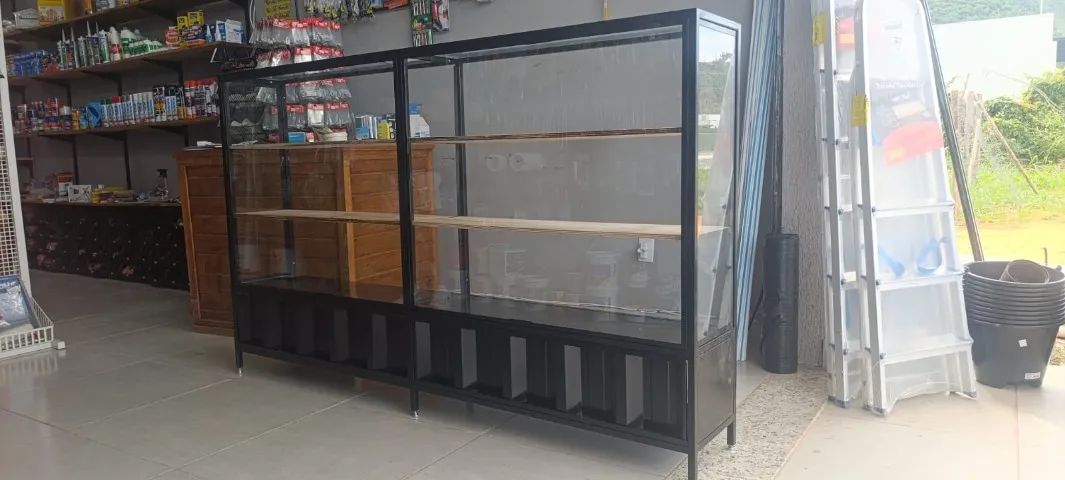 Balcão Vitrine em Aço Industrial - Visual Renovado para o seu Negócio - Novo 