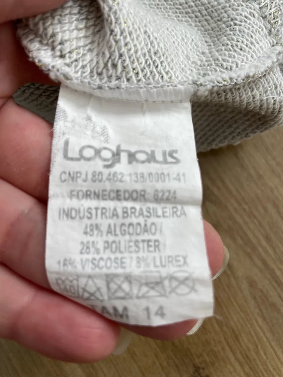 Blusa feminina tam 14 cinza com fios dourados  - Foto 4