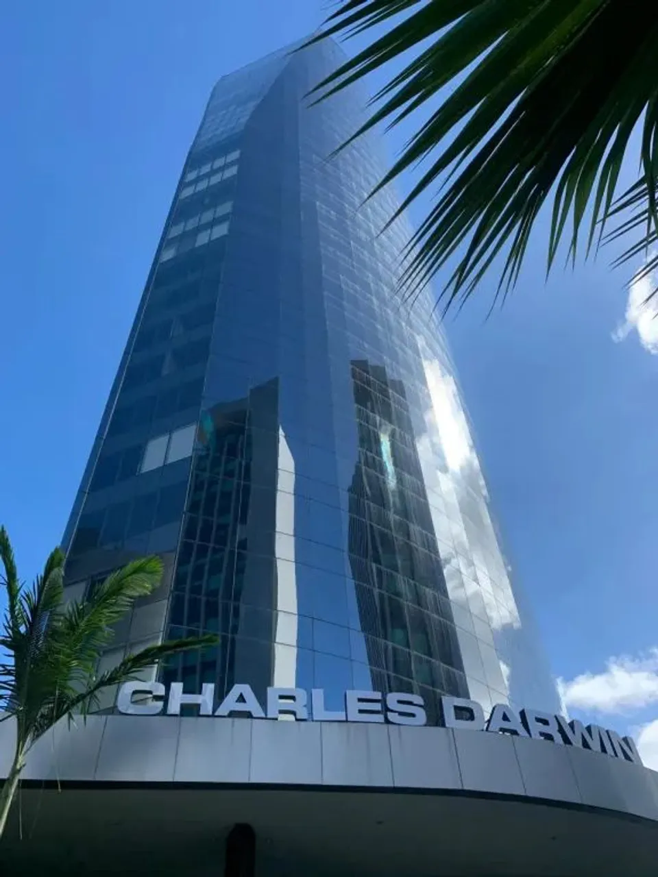 Alugo Sala 106m² - Empresarial Charles Darwin - Ilha do Leite