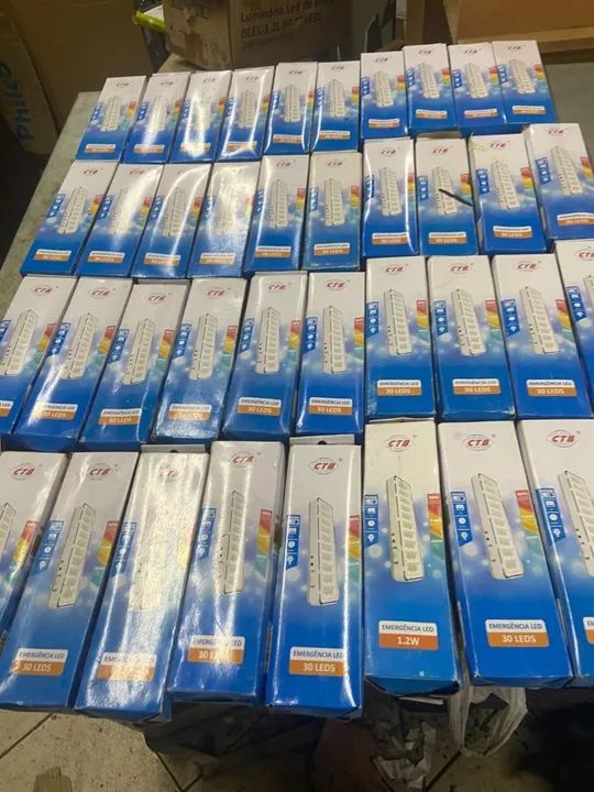 Kit com 40 Luminárias De Emergência Com 30 Leds Marca Ctb - Foto 2