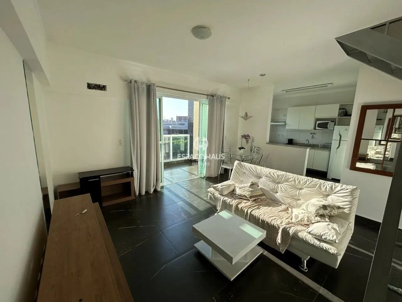 Apartamento duplex para alugar no Loft Ekko Houses em Indaiatuba/SP.