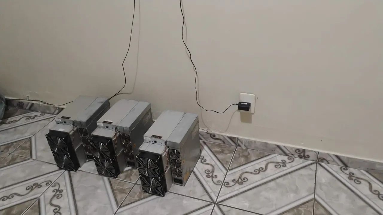 Mineradora de Bitcoin Asic S19 95th - Peças de Hardware - Colonial,  Contagem 1457129312 | OLX