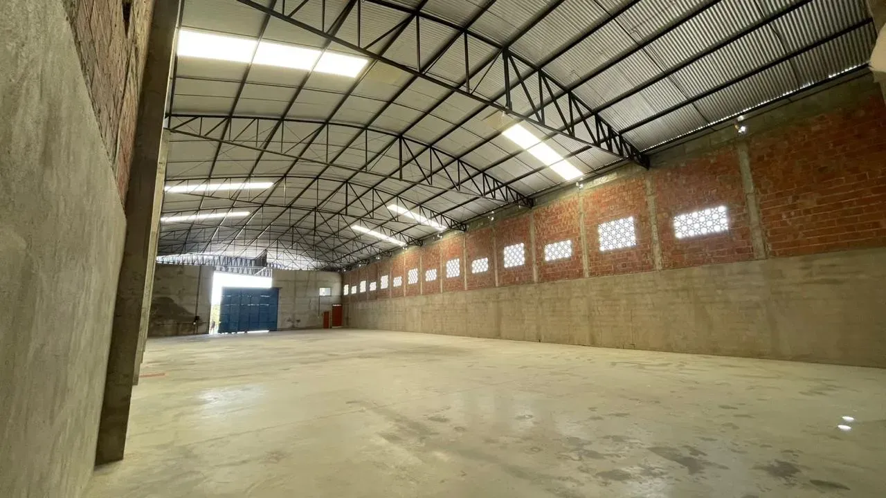 Oferta Exclusiva !!! Galpão Comercial 1.000m² em Localização Estratégica - Ideal para seu