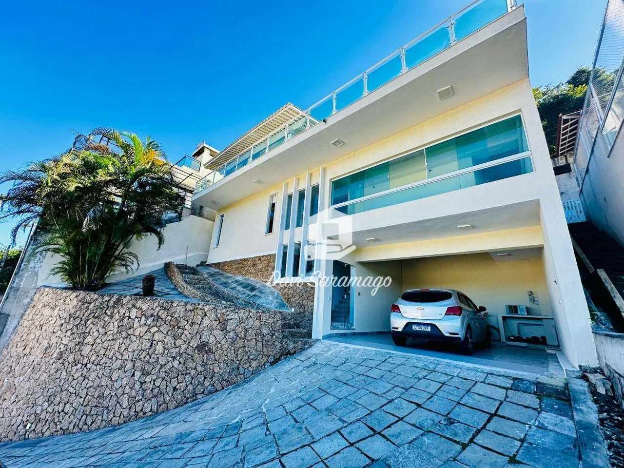 Casa com 4 quartos à venda, 352 m² por R$ 1.390.000 Piratininga