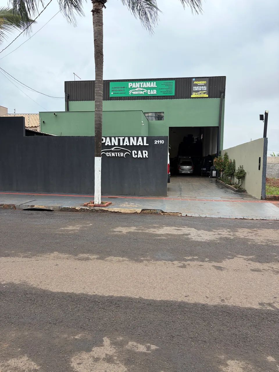 VENDE-SE PRÉDIO COMERCIAL E EQUIPAMENTOS