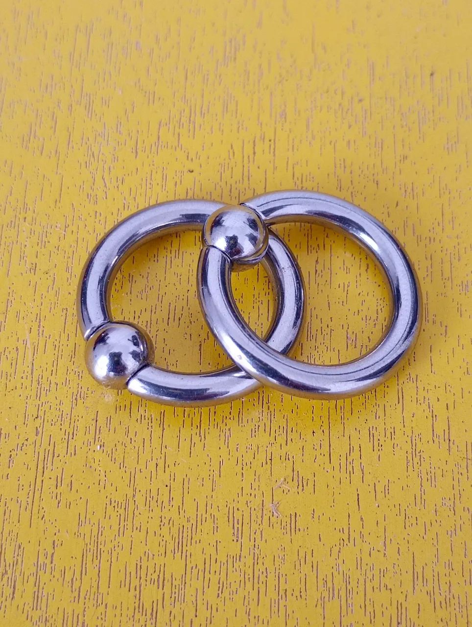 Vendo par Piercing  alargador para orelhas, nariz.