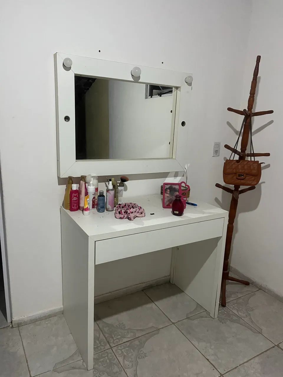 Vendo linda penteadeira , motivo da venda estou de mudança  - Foto 2
