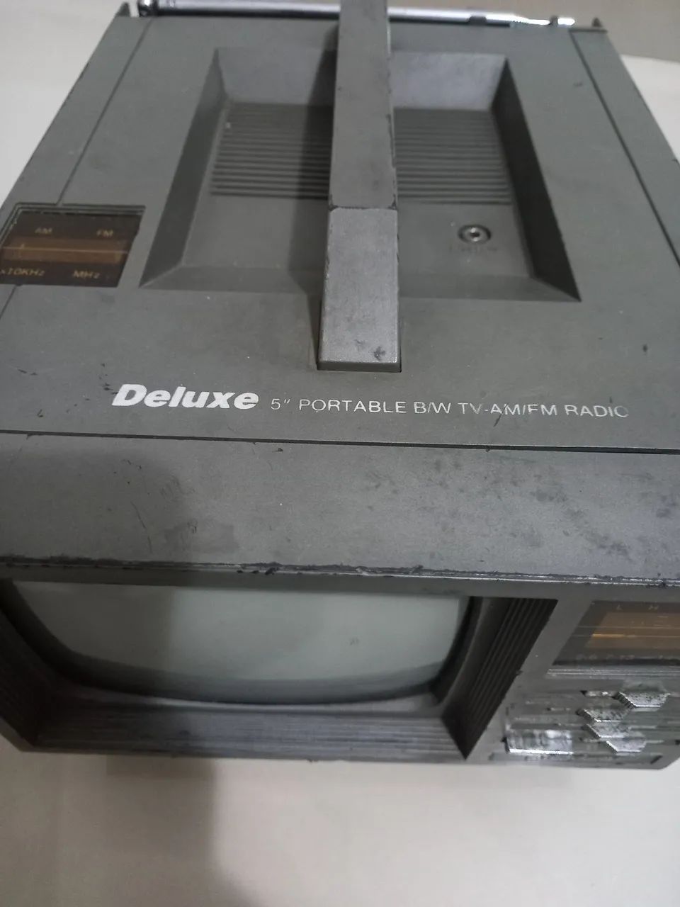 MINI TELEVISÃO PORTÁTIL BROKSONIC DELUXE(NÃO FUNCIONA) - Foto 3