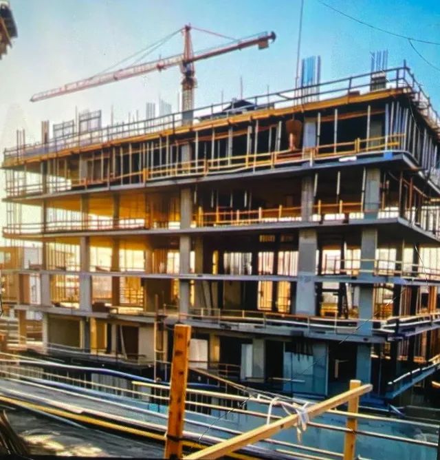 Serviços de instalações elétricas e impermeabilização 