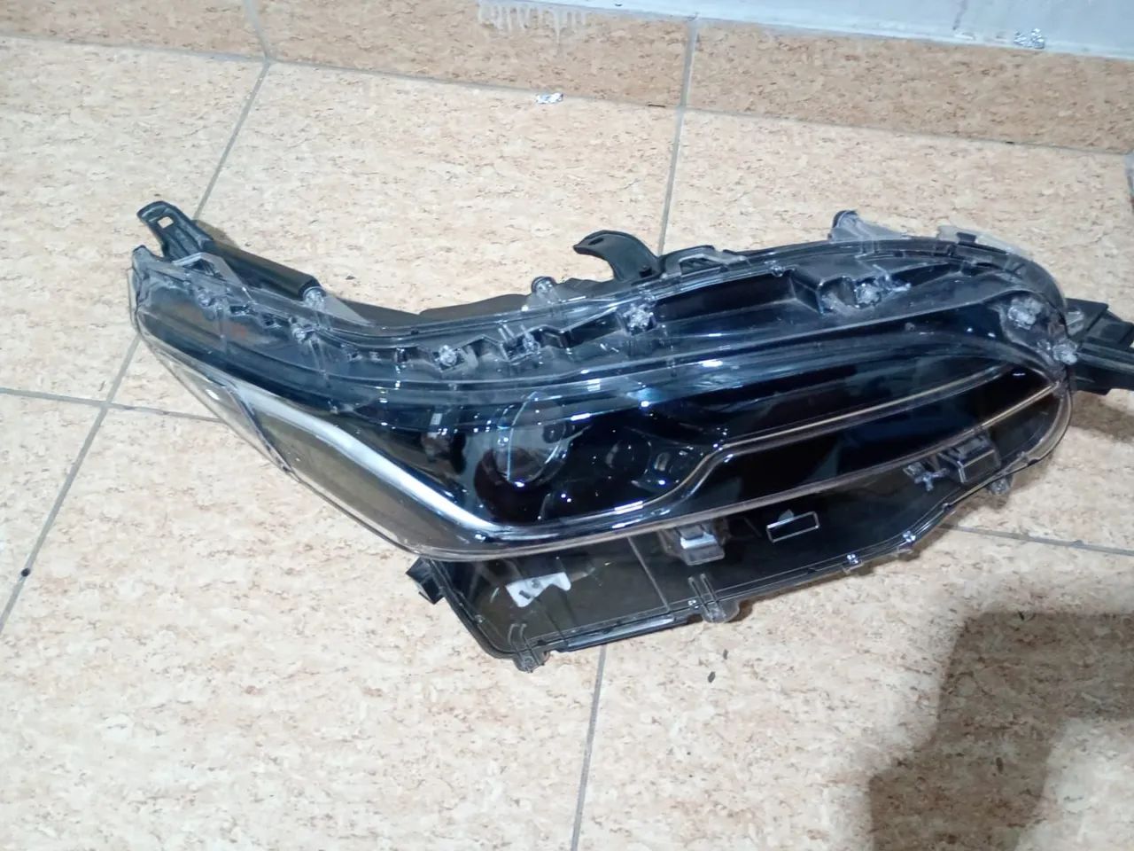 Farol direito sw4 2021 a 2023