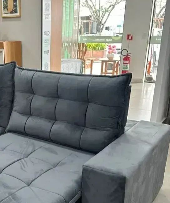 Sofá retratil e reclinavel veludo cinza em estoque. - Foto 3