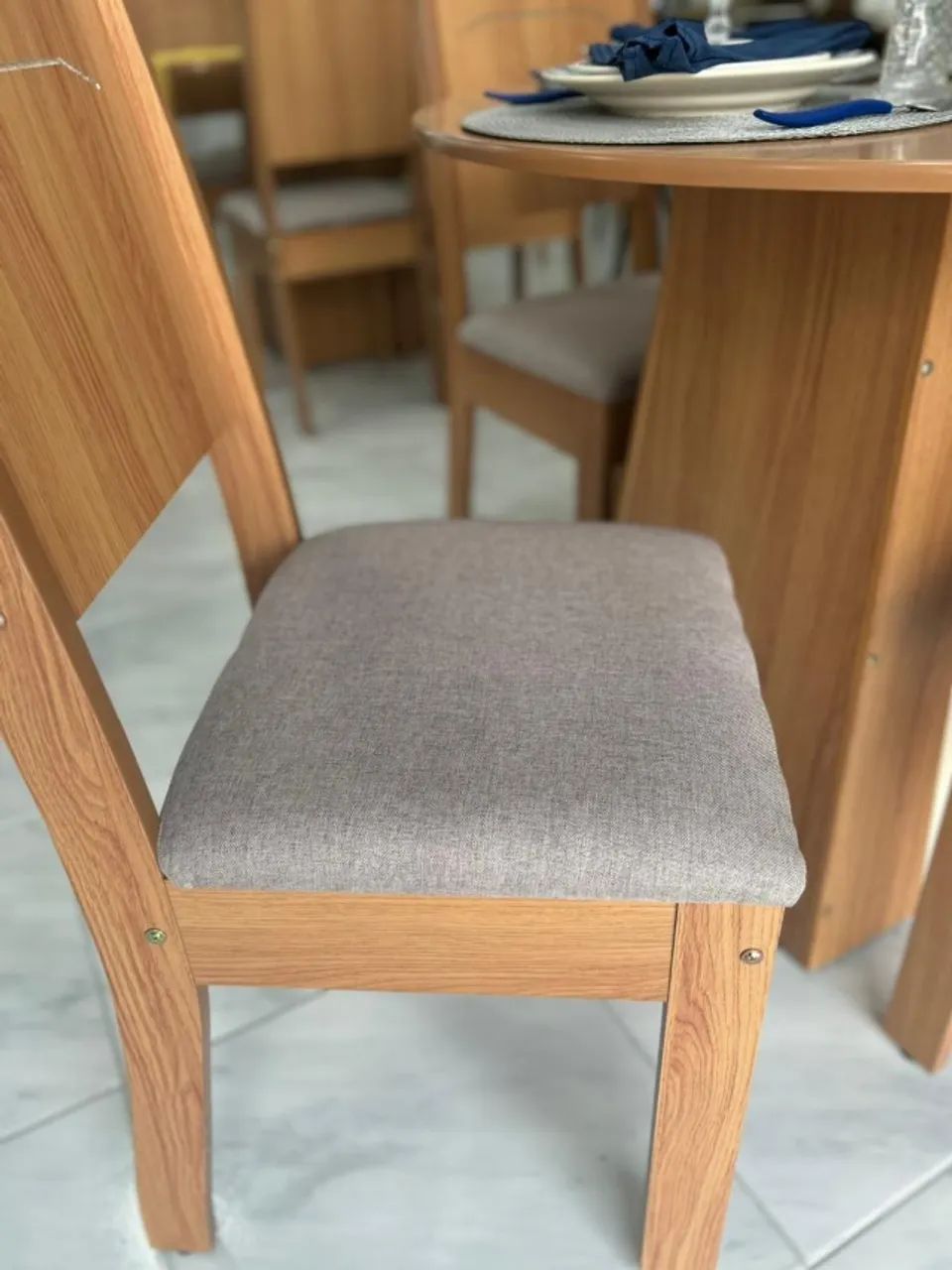 Sala de Jantar com 4 Cadeiras 100% MDF com Tampo Redondo  - Foto 4