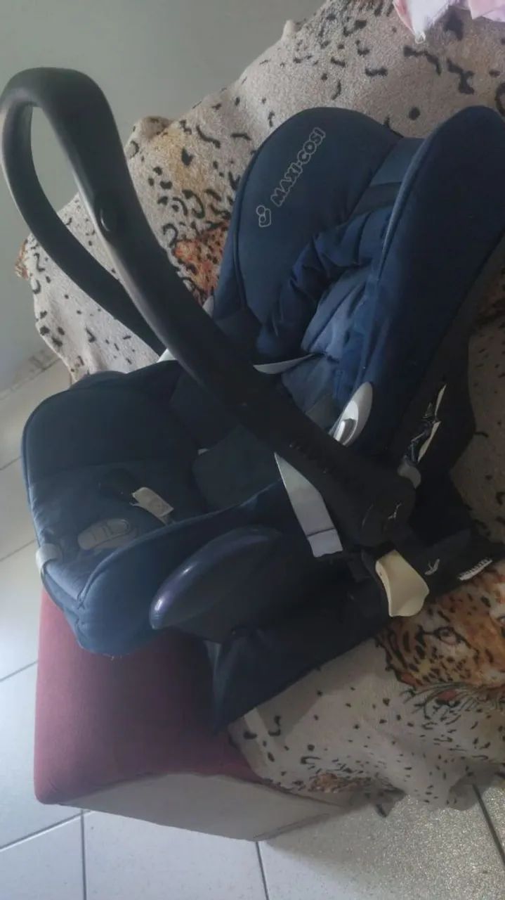 Carrinho de bebê com bebê conforto  - Foto 2