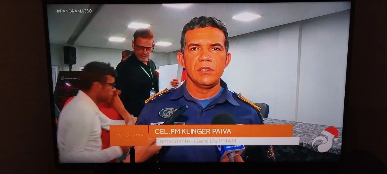 Vendo TV 40 polegadas smart Philips preta no valor 700 - Foto 5