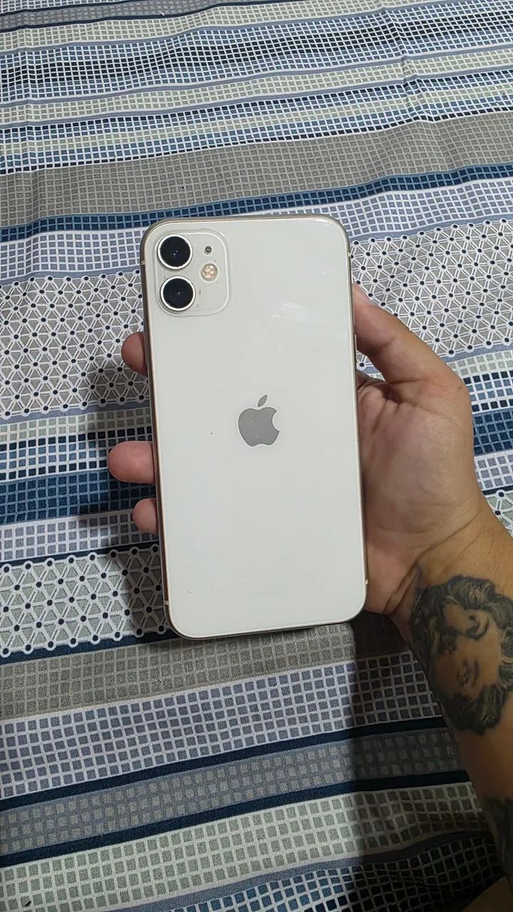 Iphone 11 64gb 1 ano de garantia - Celulares e Smartphones