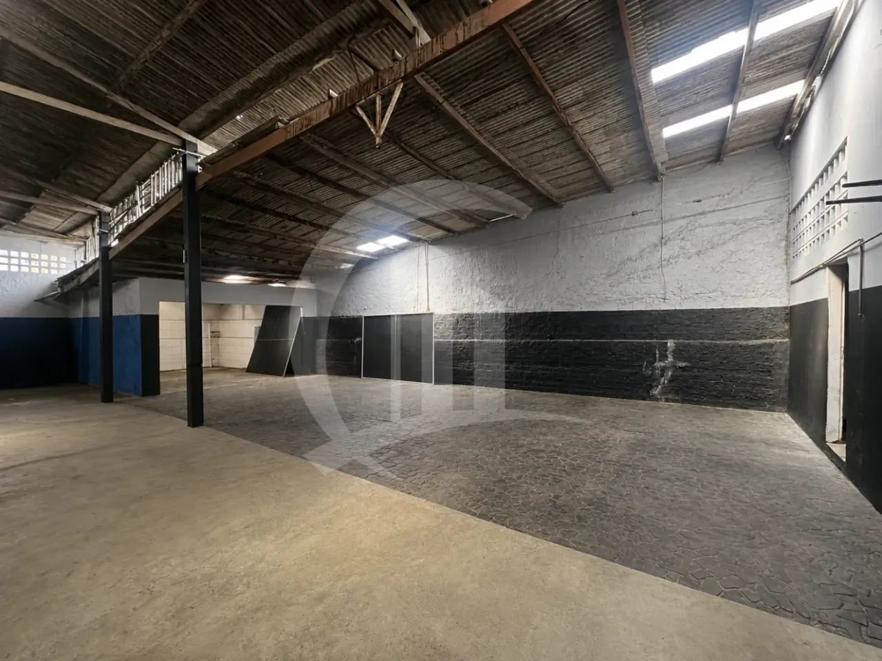 Galpão Comercial para Locação ou venda com 960m² na Av. Euclides Figueiredo - Foto 4