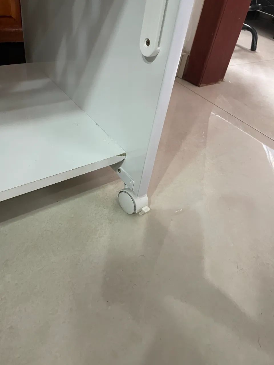Mini Berço Branco com Rodízios, Grade Móvel e Colchão Incluso - Foto 4