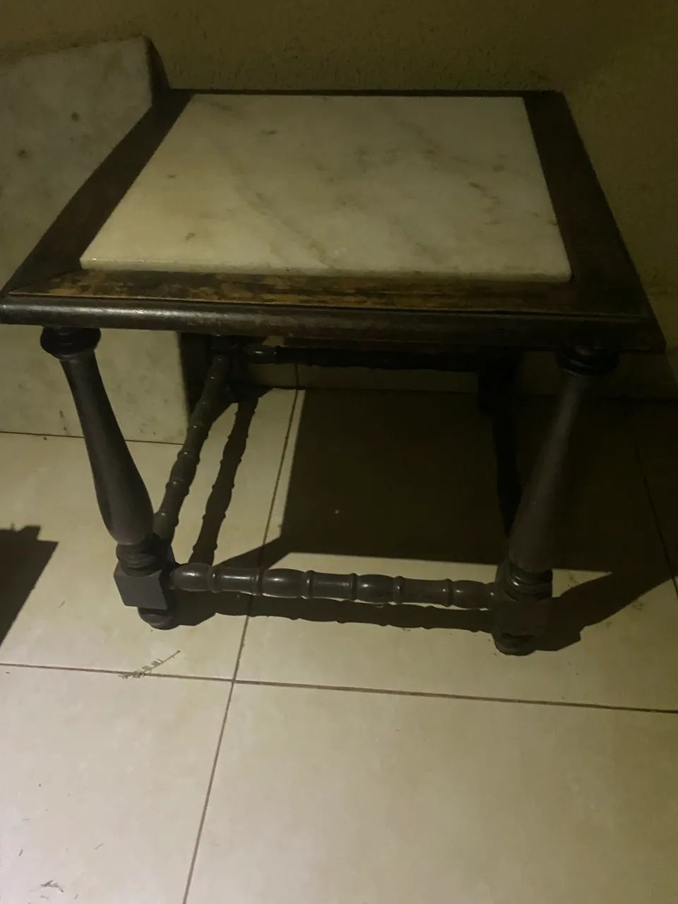 Mesinha antiga com tampo de mármore vintage - Foto 4