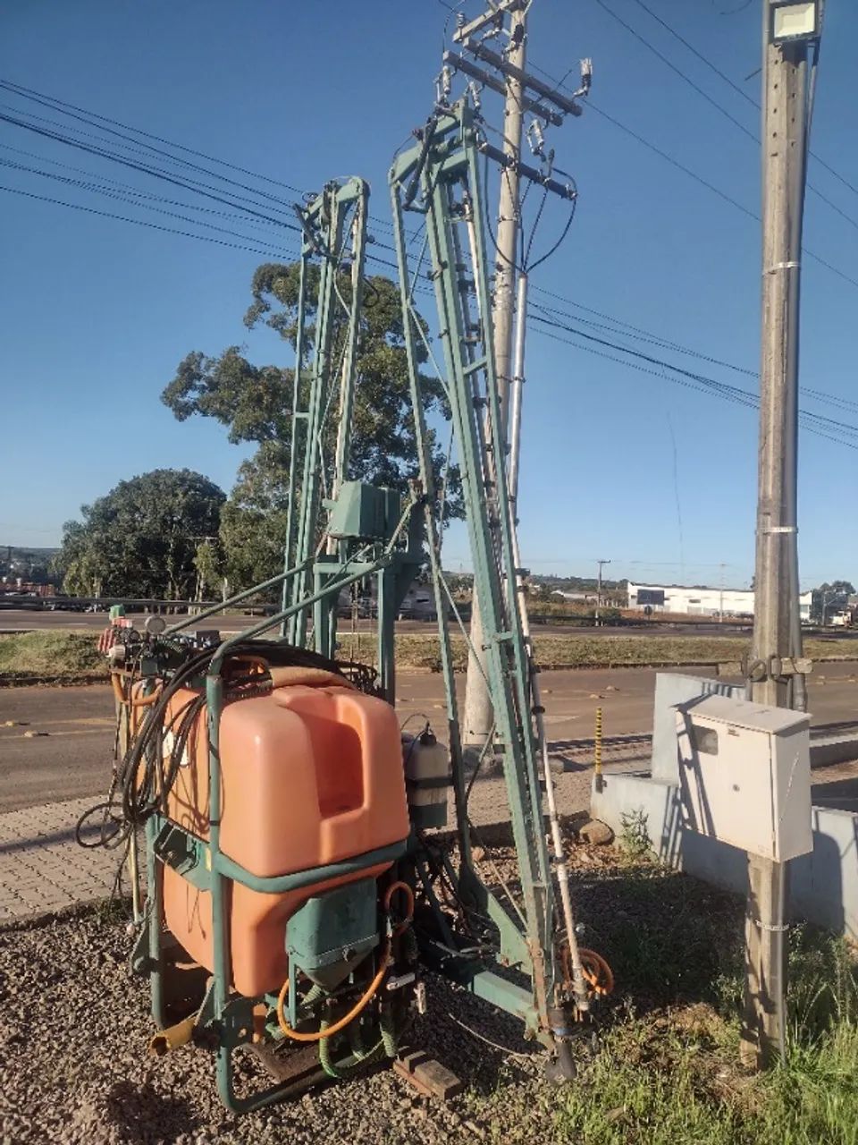 Pulverizador Agrícola 600 lts com 16 mts de barras - Foto 2