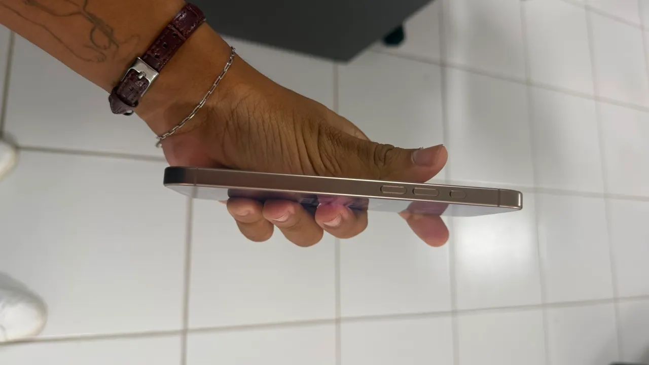 iPhone 16 pro Max - Foto 3