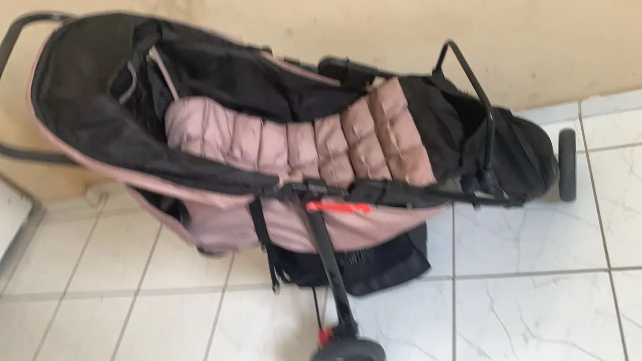 Carrinho de bebê menina  - Foto 4