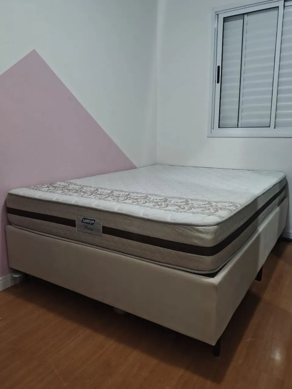 Cama box com colchão molas ensacadas e alta densidade. Três meses de uso - Foto 2