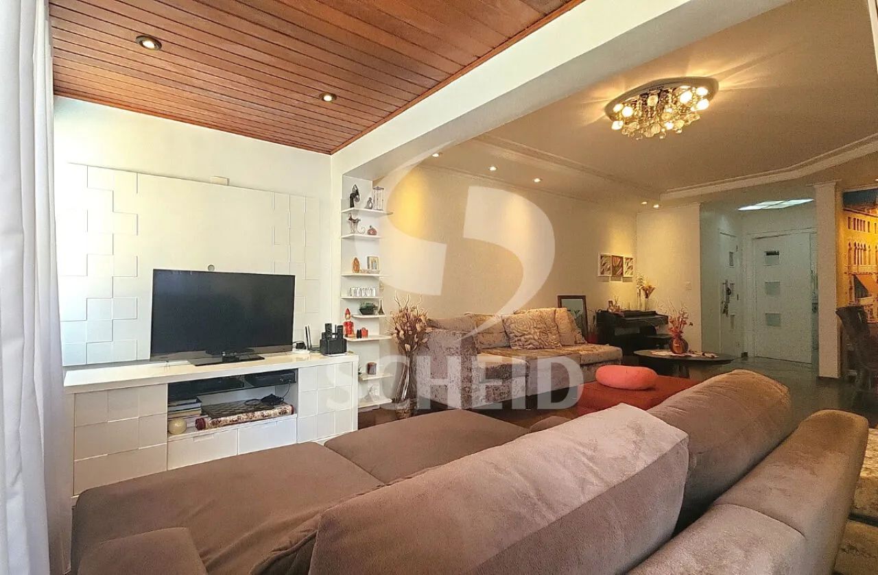 Apartamento á venda em Perdizes com 130m², 3 quartos sendo 3 suítes, 2 vagas.