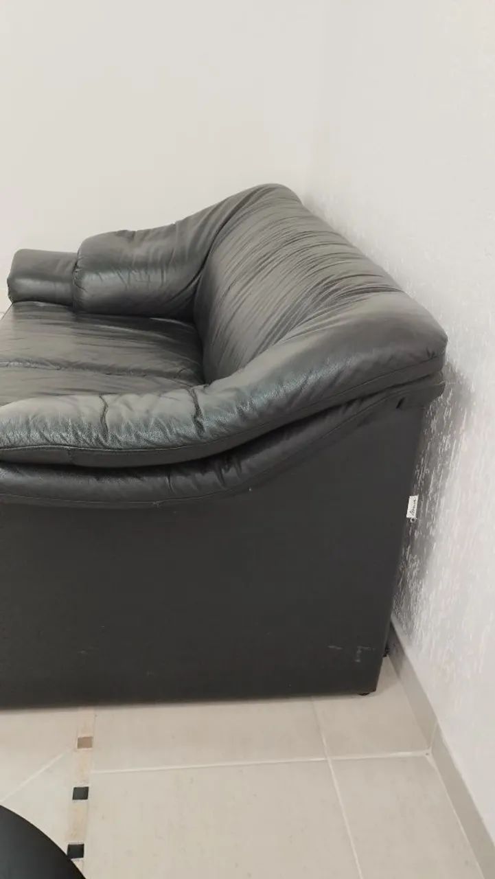 Conjunto de sofás em couro preto 2e3 lugares  - Foto 5