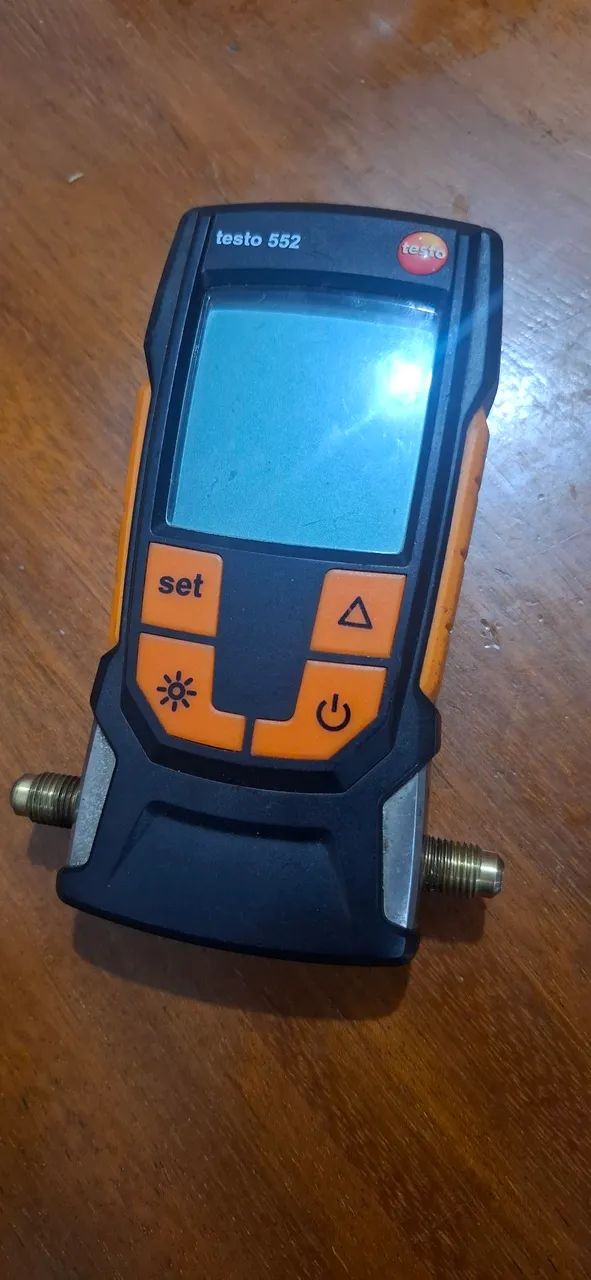 testo 552 Vacuum Gauge with Bluetooth