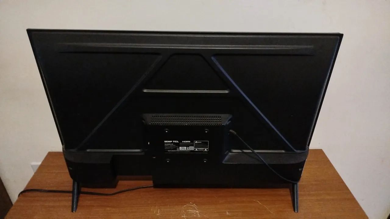 Tv Semp TCL 32" com defeito  - Foto 2