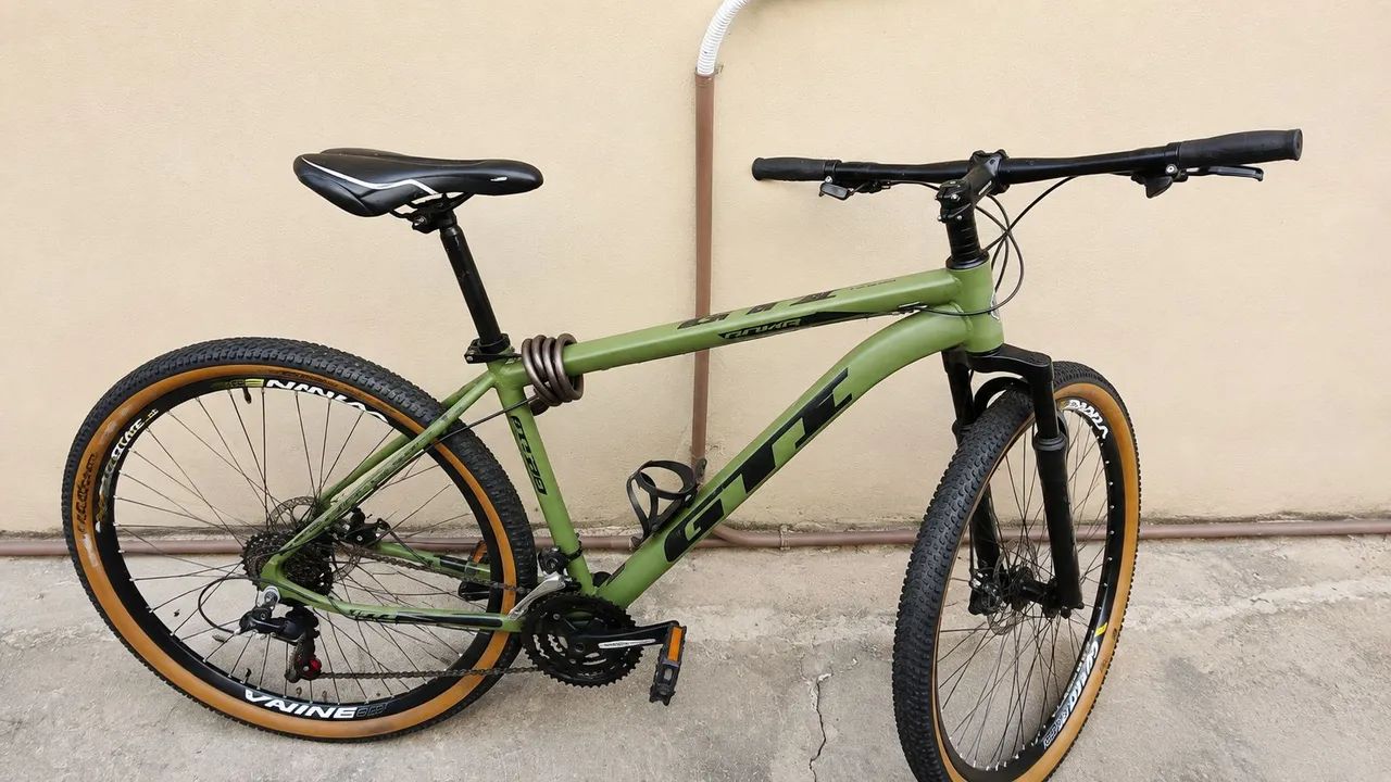 Bicicleta semi nova 