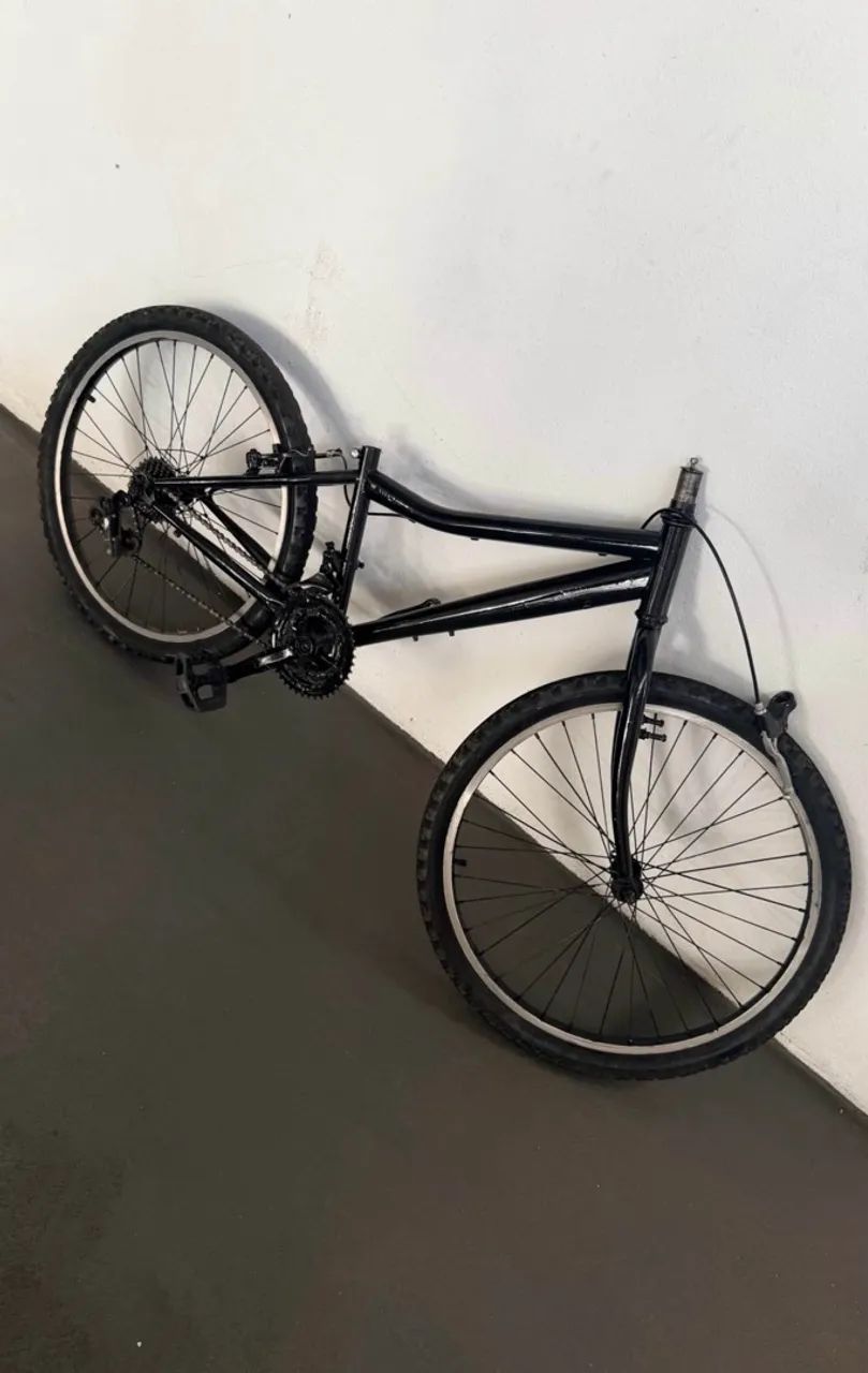 Bicicleta média sem guidom e sem silin