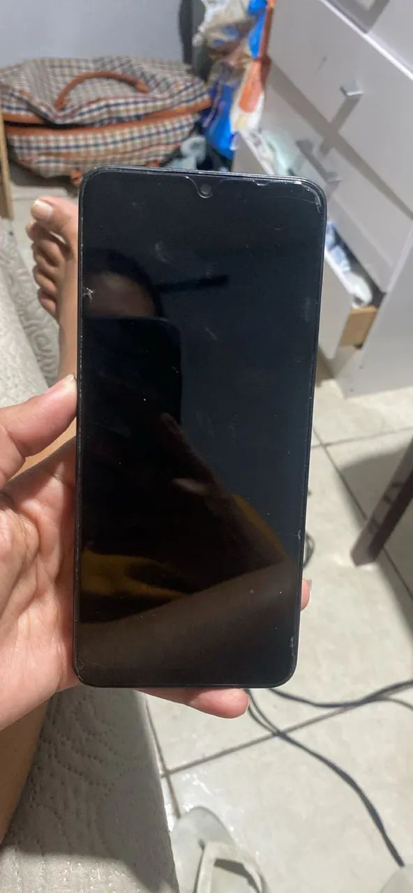 Vende-se ou troca um celular poco c75 256 e um iPhone 11 se for vender só o Android e 800