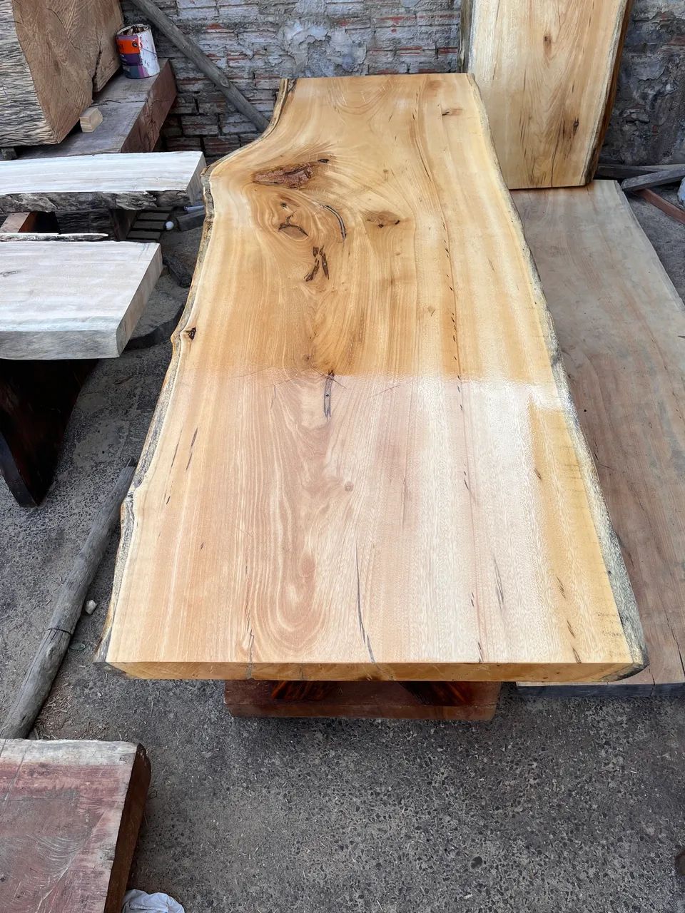 Mesa de madeira maciça  - Foto 2