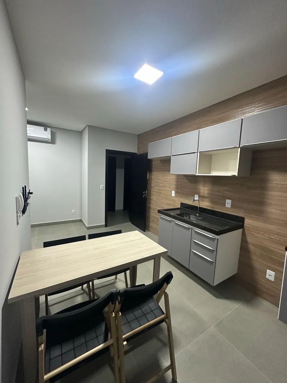 Aluguel. Apartamento novo. Parcialmente mobiliado. 1 dormitório.  - Foto 2