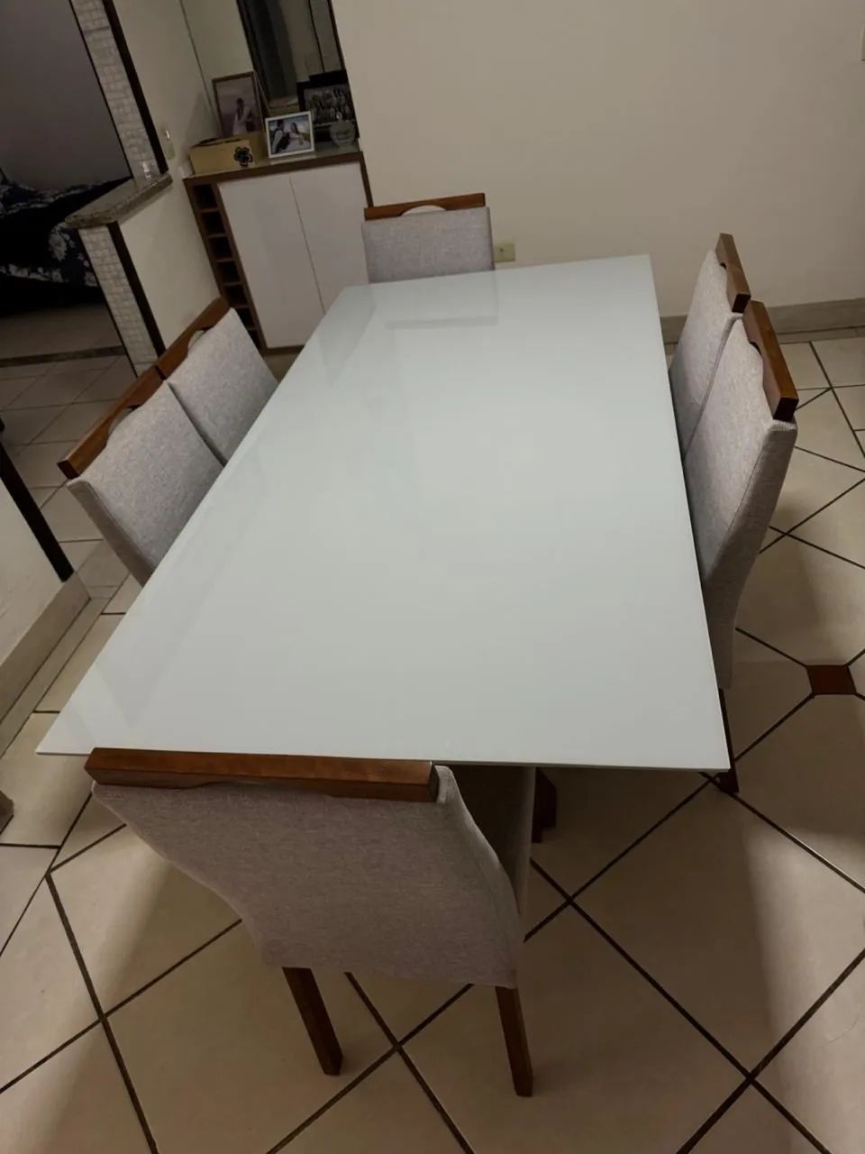 Mesa de vidro com 6 cadeiras