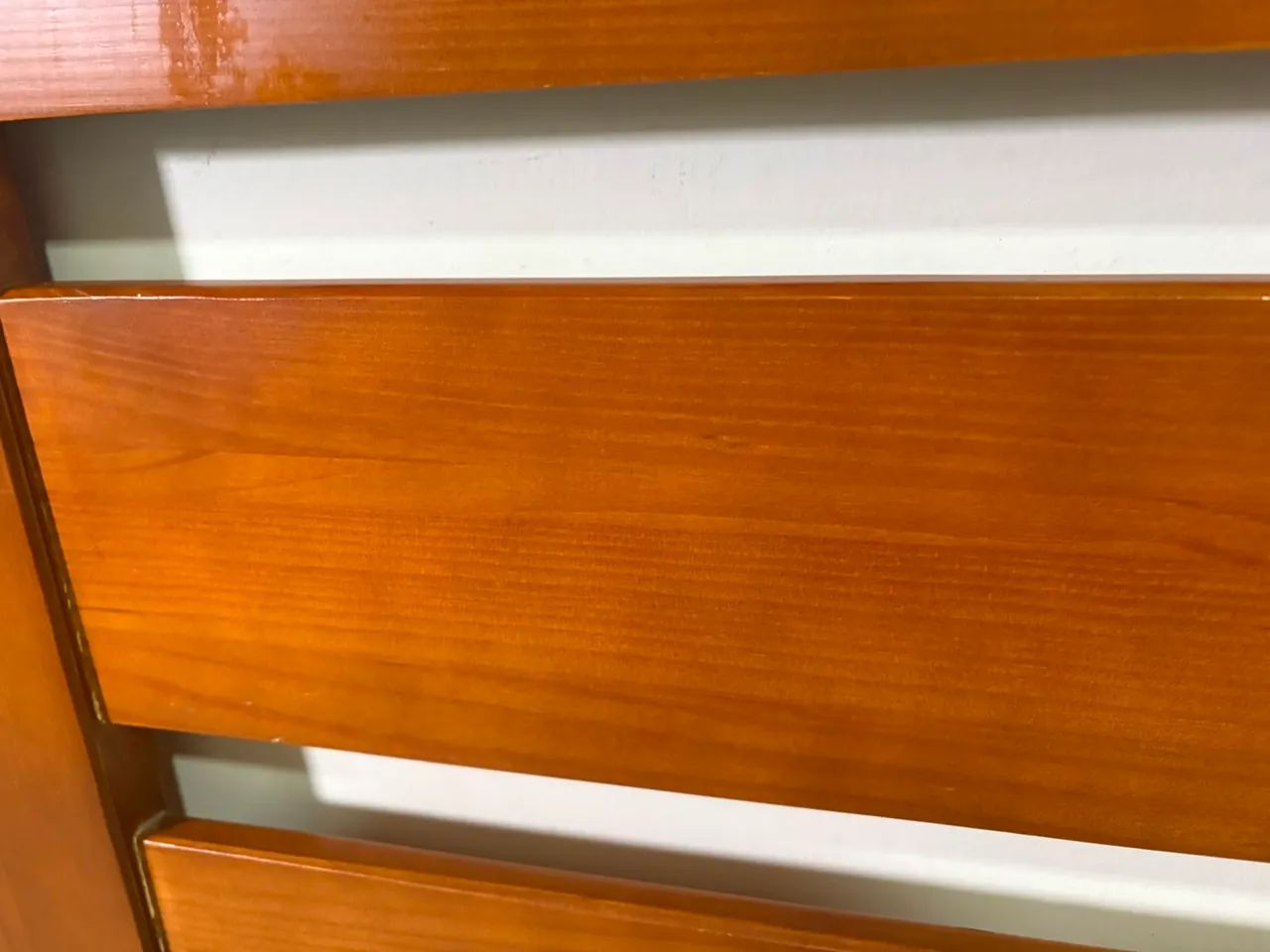 Vendo cabeceira de cama de madeira bruta - Foto 3