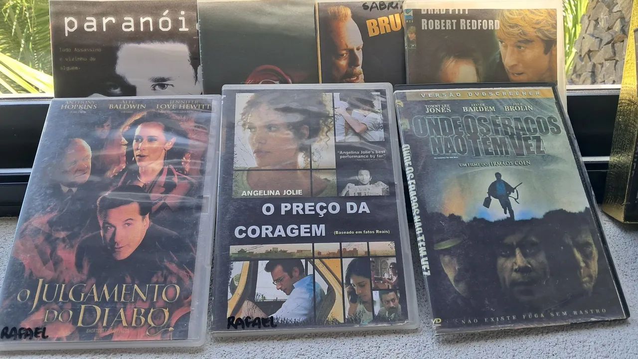 Coleção de CDs e DVDs 