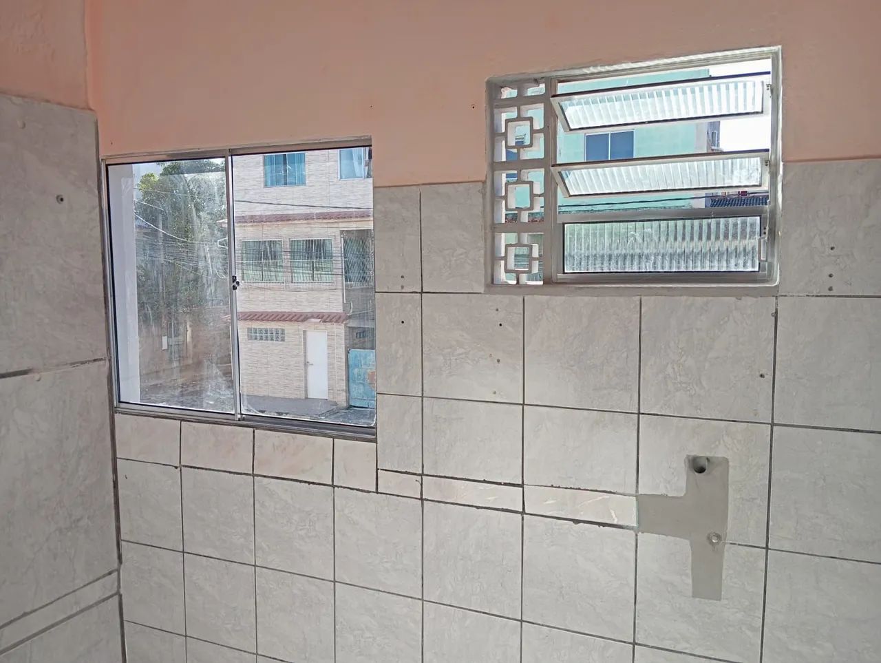 Alugo kitinet com sala quarto banheiro cozinha ária  - Foto 4